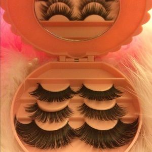 3 pairs of false eyelashes + pink case
